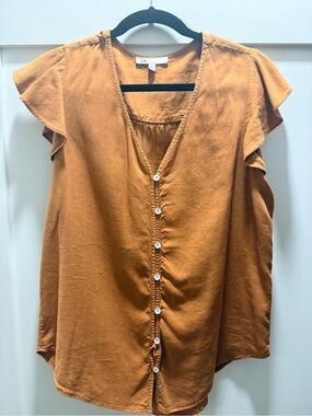 DR2 Rust-Tone Button Front Flutter Sleeve Top